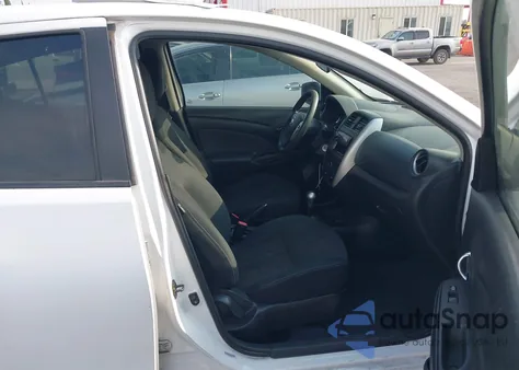 2015 Nissan Versa 1.6 S/1.6 S+/1.6 Sl/1.6 Sv z USA, uszkodzony, nr VIN 3N1CN7AP4FL909277